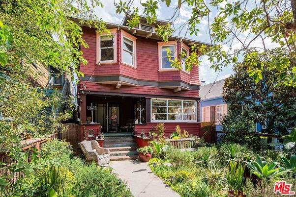 Exterior, Facade, Queen Anne Victorian