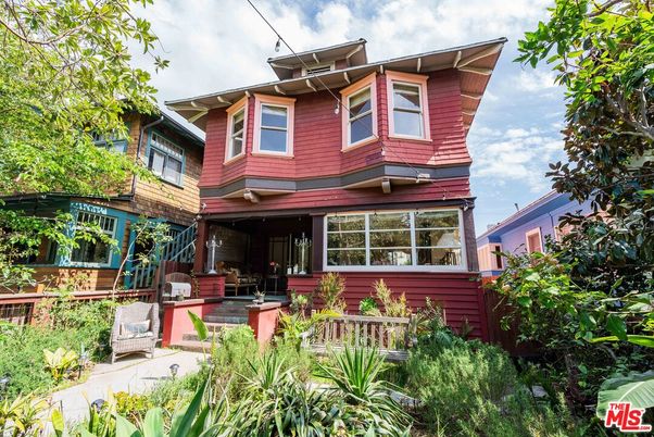 Exterior, Facade, Queen Anne Victorian