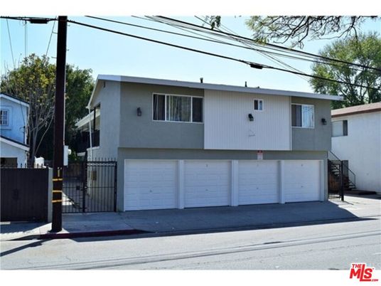Attached, Exterior, Facade, Modern