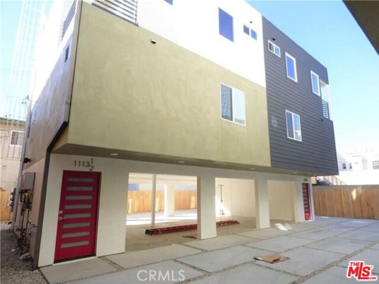 Attached, Exterior, Facade, Modern