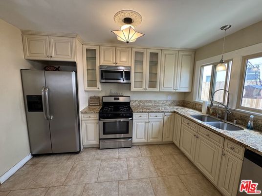 Interior, Kitchen, Pendant Lights, Stainless Steel Appliances