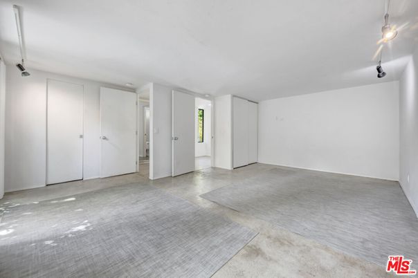 Empty room, Interior, Pendant Lights