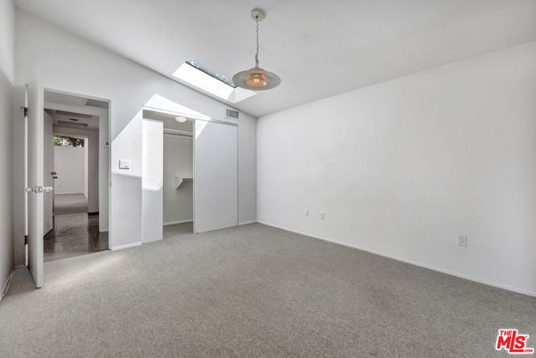 Empty room, Interior, Pendant Lights