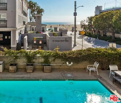 Exterior, Pool, Water