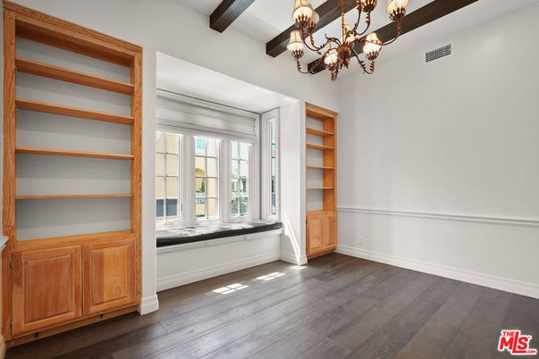 Chandelier, Empty room, Interior, Wooden Beams, Wood Texture Flooring