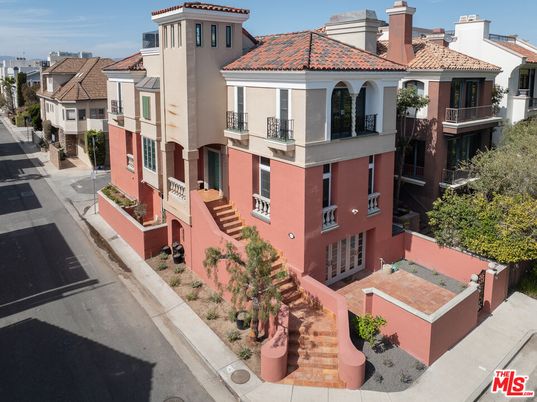 Exterior, Facade, Mediterranean