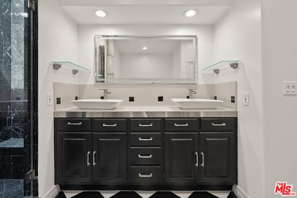 Bathroom, Dual Sink Vanities, Interior, Recessed Lighting