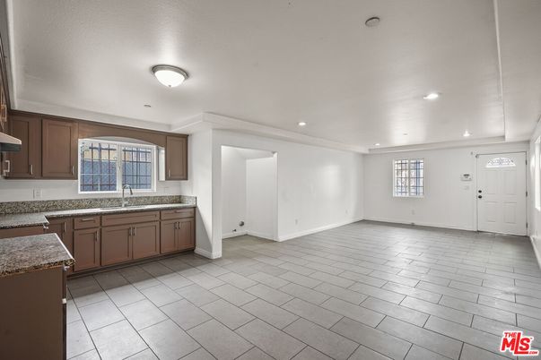 Empty room, Interior, Kitchen, Recessed Lighting