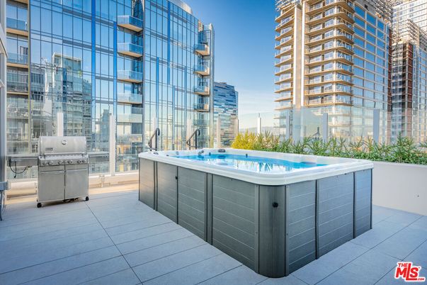 Exterior, Hot Tub