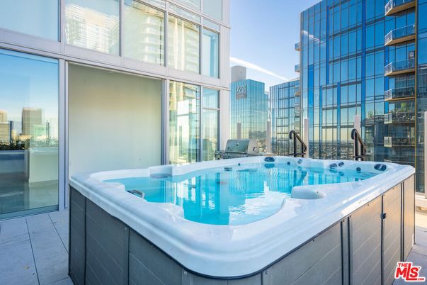Exterior, Hot Tub