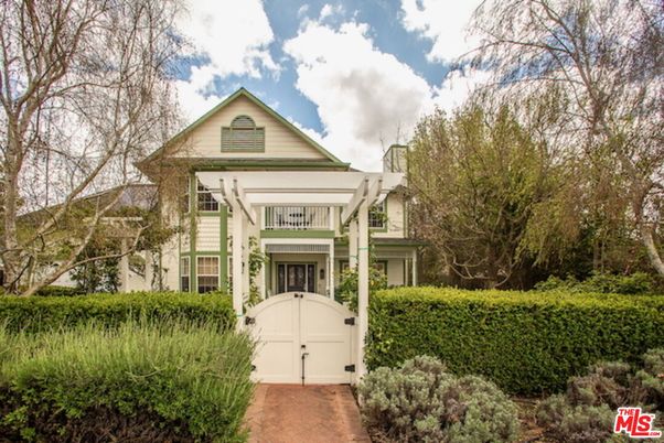 Exterior, Facade, Queen Anne Victorian