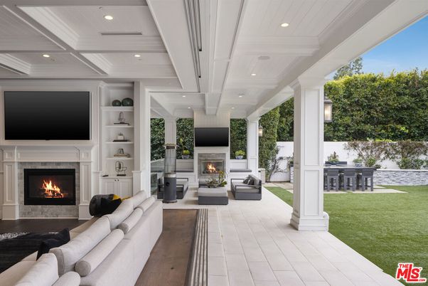 Exterior, Fireplace, Living room, Recessed Lighting