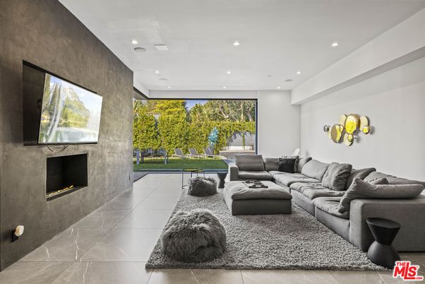 Fireplace, Interior, Living room, Recessed Lighting
