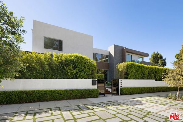 Backyard, Exterior, Facade, Modern