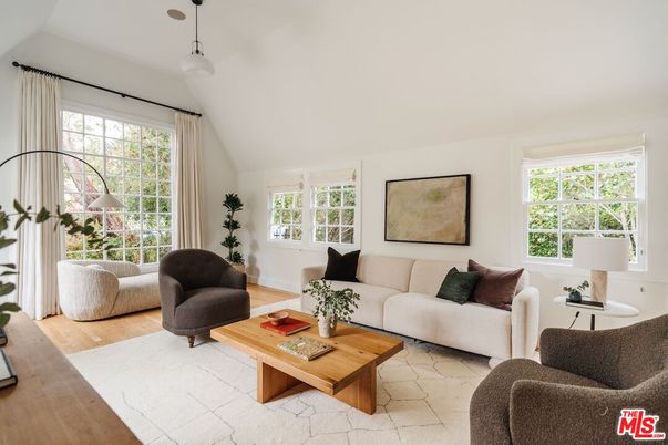 Interior, Living room, Pendant Lights, Wood Texture Flooring