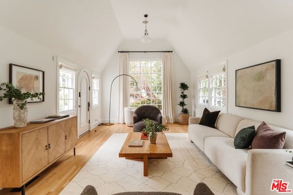 Interior, Living room, Pendant Lights, Wood Texture Flooring