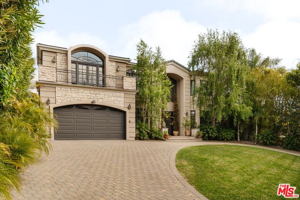 Attached, Backyard, Exterior, Facade, French Provincial