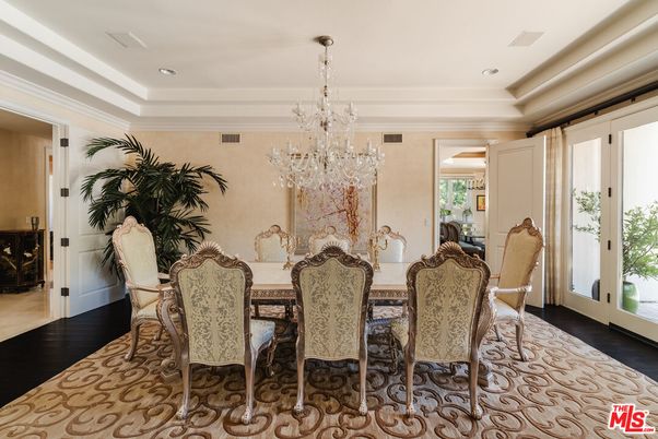 Chandelier, Dining room, Interior, Recessed Lighting, Wood Texture Flooring