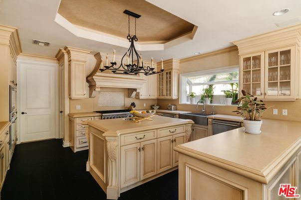 Chandelier, Interior, Kitchen, Recessed Lighting, Stainless Steel Appliances