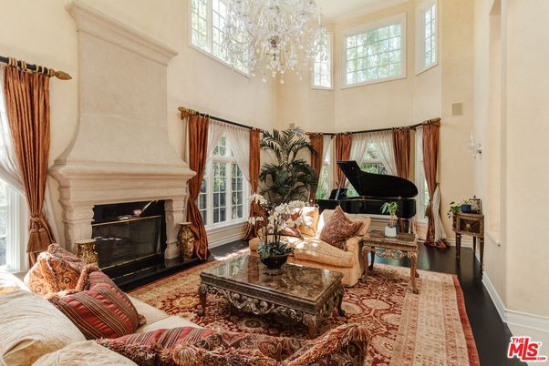 Chandelier, Fireplace, Interior, Living room, Piano