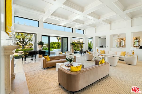 Fireplace, Interior, Living room, Piano, Recessed Lighting