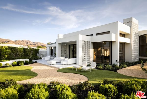 Backyard, Exterior, Facade, Modern