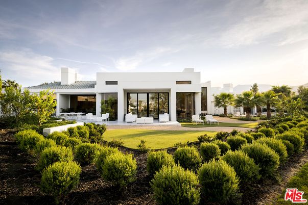 Backyard, Exterior, Facade, Modern