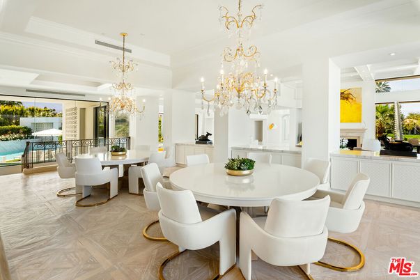 Chandelier, Dining room, Fireplace, Interior, Pendant Lights, Recessed Lighting
