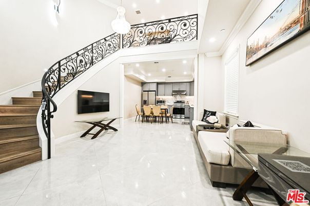 Dining room, Interior, Kitchen, Pendant Lights, Recessed Lighting