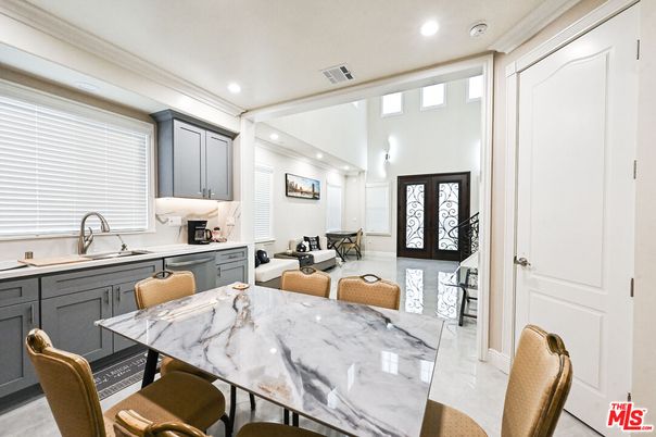 Dining room, Interior, Kitchen, Recessed Lighting
