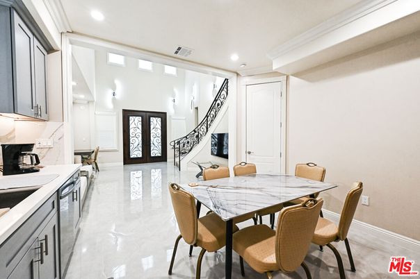 Dining room, Interior, Kitchen, Recessed Lighting