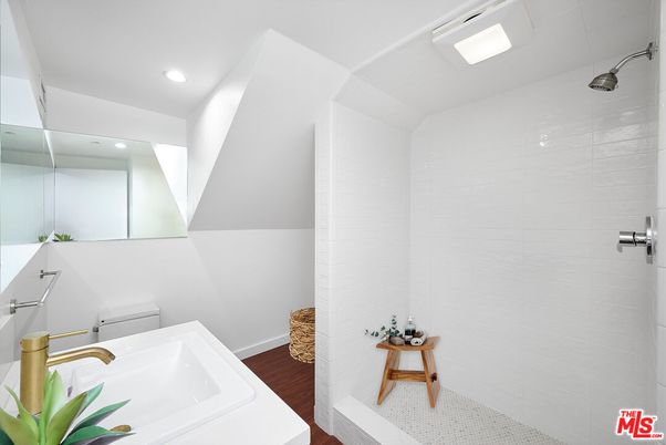 Bathroom, Interior, Recessed Lighting, Wood Texture Flooring