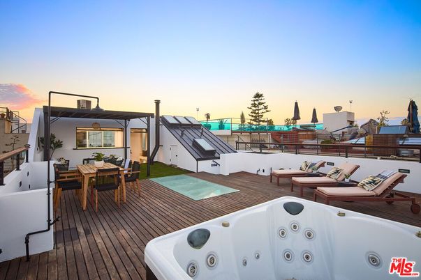 Exterior, Hot Tub