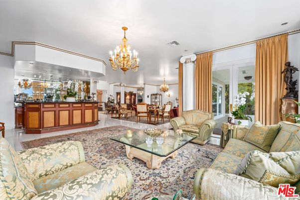 Chandelier, Dining room, Interior, Living room