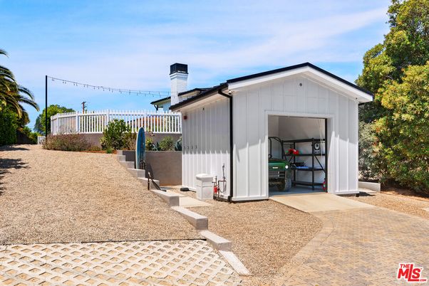 Detached Garage, Exterior