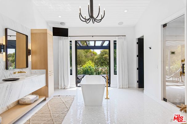 Bathroom, Chandelier, Dual Sink Vanities, Free Standing Baths, Interior, Recessed Lighting