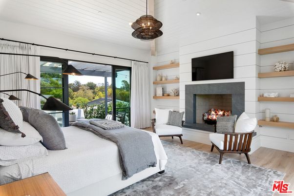 Bedroom, Fireplace, Interior, Pendant Lights, Recessed Lighting, Wood Texture Flooring