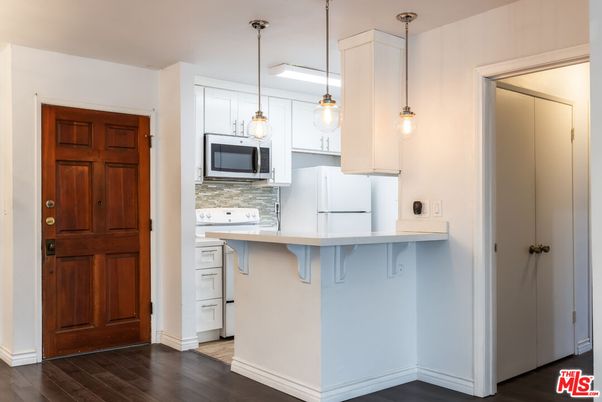 Interior, Kitchen, Pendant Lights, Wood Texture Flooring