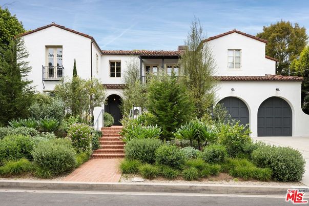 Attached, Exterior, Facade, Spanish Mediterranean