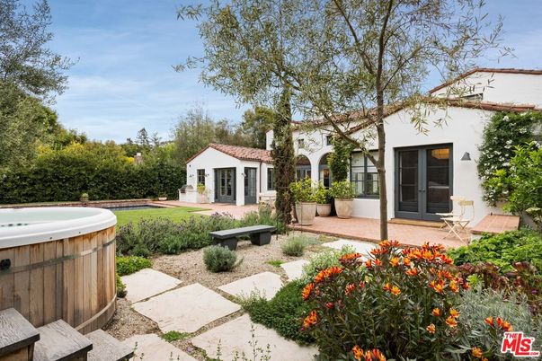 Backyard, Exterior, Hot Tub