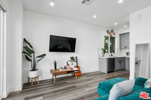 Interior, Kitchen, Living room, Recessed Lighting, Wood Texture Flooring