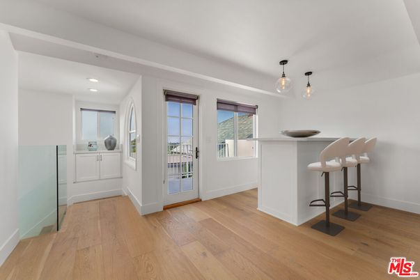 Interior, Pendant Lights, Recessed Lighting, Wood Texture Flooring