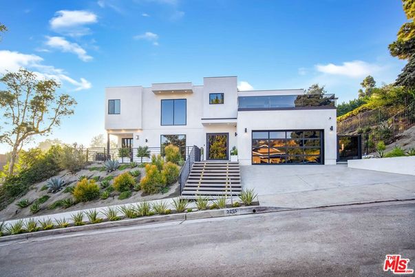 Attached, Exterior, Facade, Modern