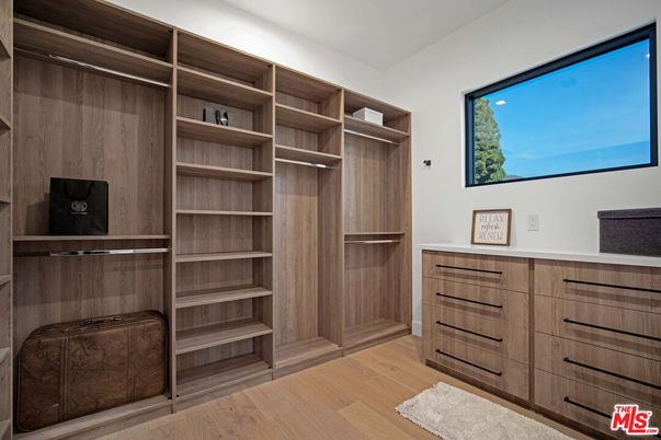 Interior, Walk-in Closets, Wood Texture Flooring