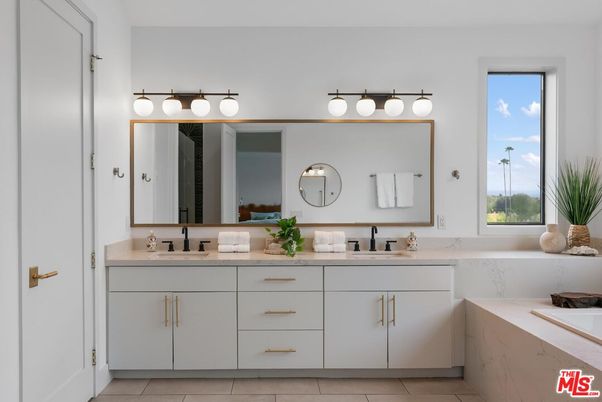 Bathroom, Dual Sink Vanities, Interior