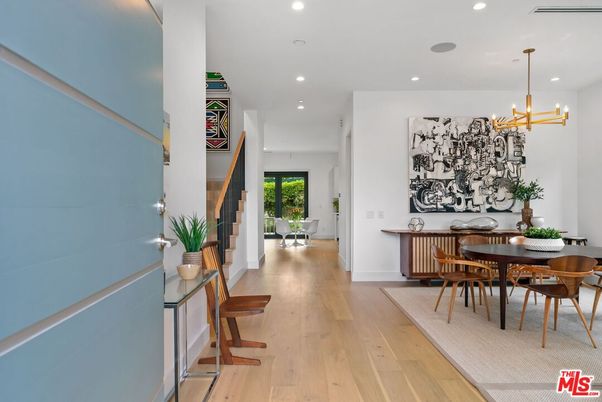 Chandelier, Dining room, Interior, Recessed Lighting, Wood Texture Flooring