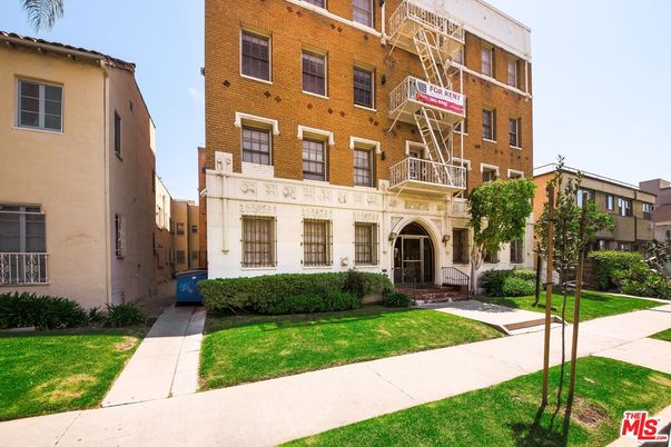 Backyard, Exterior, Facade, Brick Facade, Condo Building