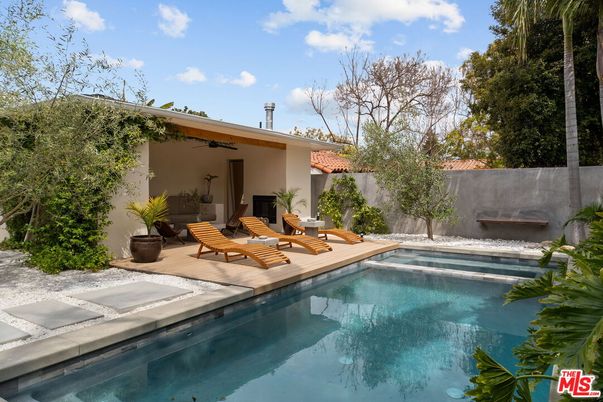 Exterior, Pool