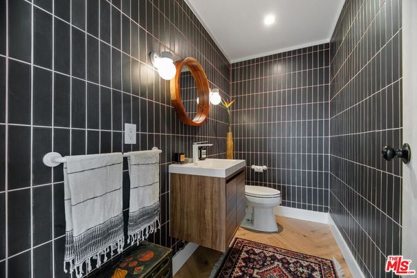 Bathroom, Interior, Recessed Lighting, Wood Texture Flooring