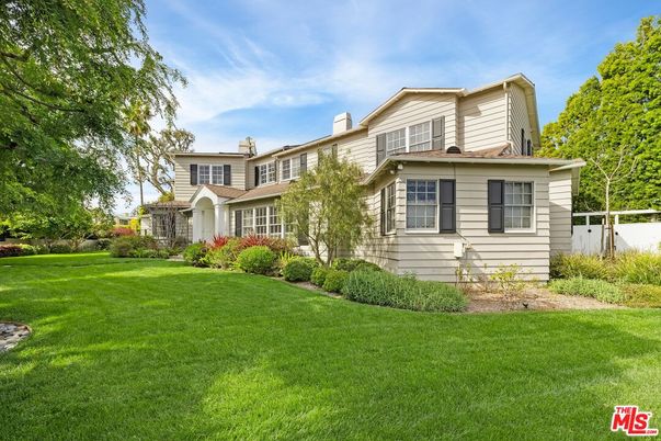 Backyard, Exterior, Facade, Farmhouse